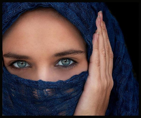 Muslim Woman Asked to Remove Headscarf Claims Religious Discrimination